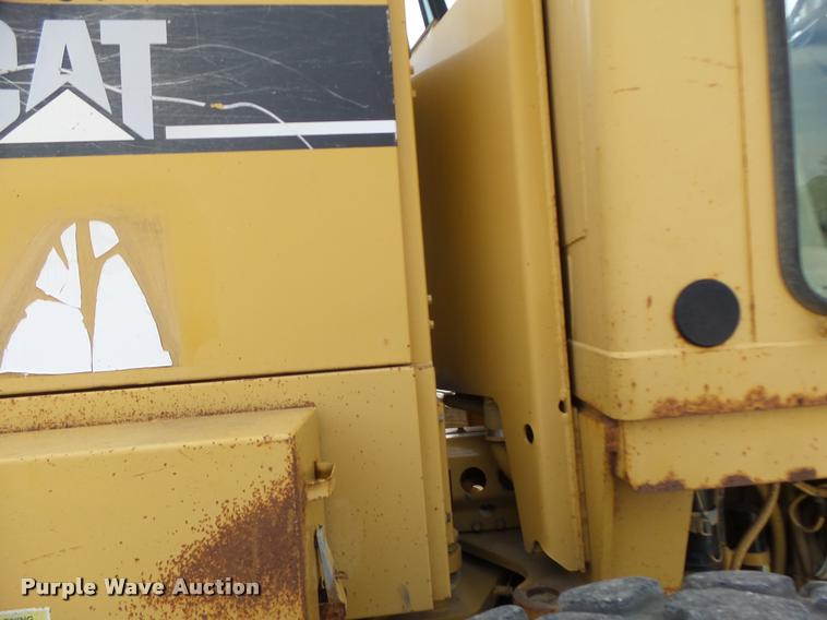 image for item DB1348 2002 Caterpillar 12H motor grader