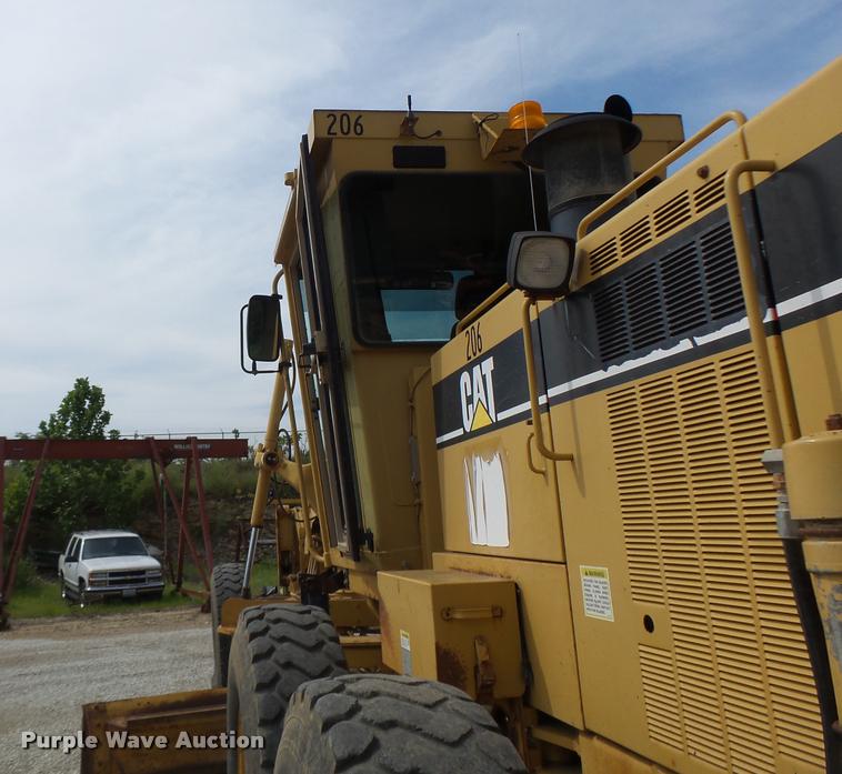 image for item DB1348 2002 Caterpillar 12H motor grader