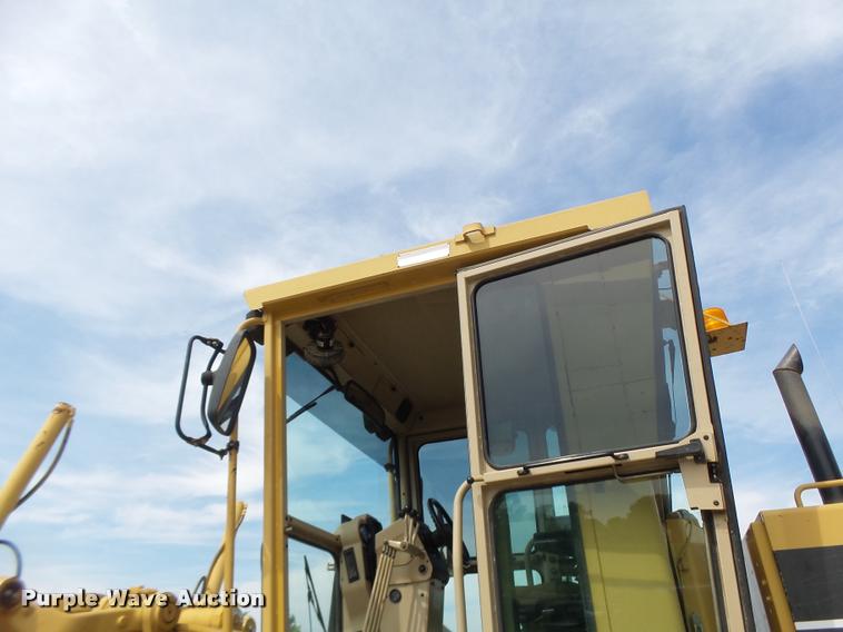 image for item DB1348 2002 Caterpillar 12H motor grader