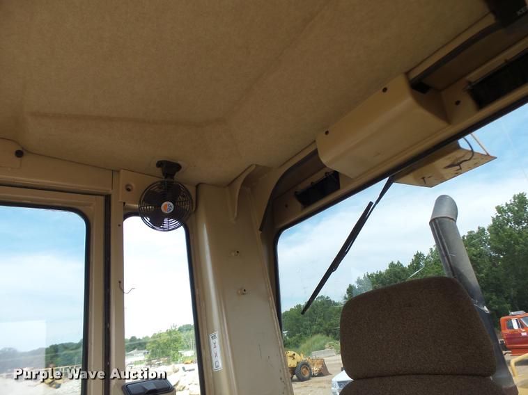 image for item DB1348 2002 Caterpillar 12H motor grader