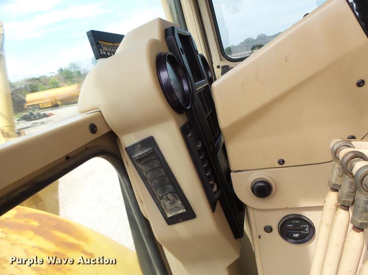 image for item DB1348 2002 Caterpillar 12H motor grader