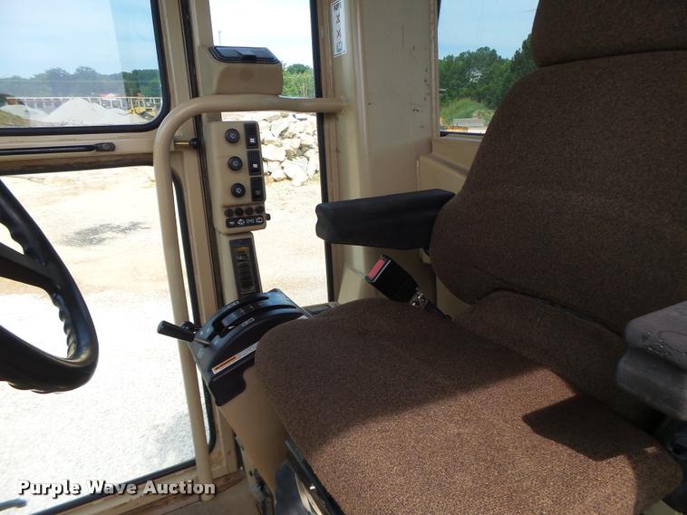 image for item DB1348 2002 Caterpillar 12H motor grader