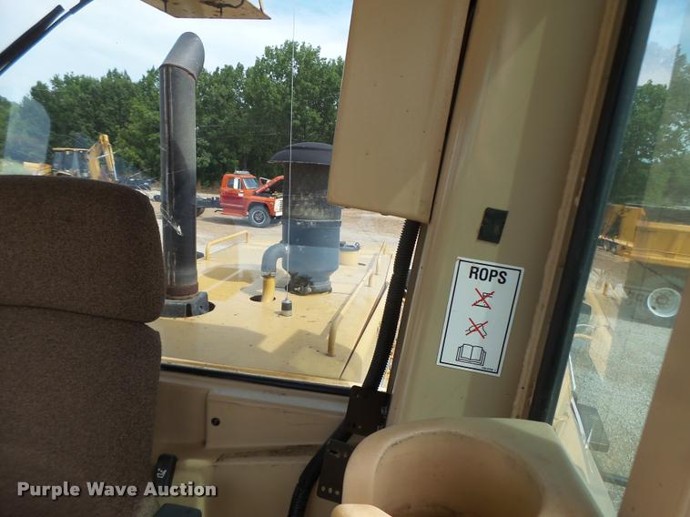 image for item DB1348 2002 Caterpillar 12H motor grader