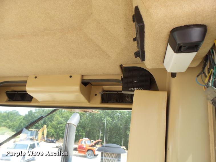 image for item DB1348 2002 Caterpillar 12H motor grader