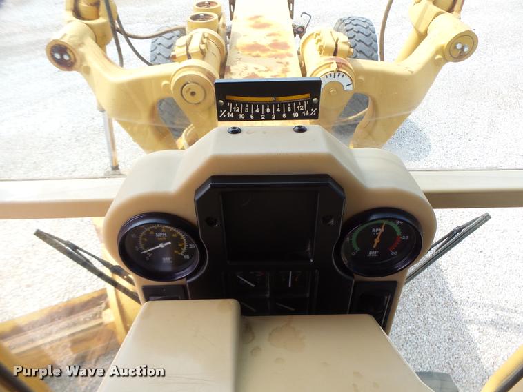 image for item DB1348 2002 Caterpillar 12H motor grader