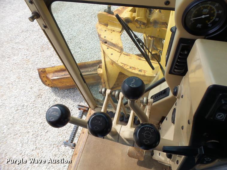 image for item DB1348 2002 Caterpillar 12H motor grader