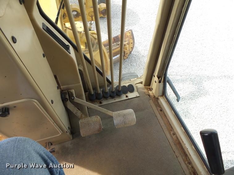 image for item DB1348 2002 Caterpillar 12H motor grader