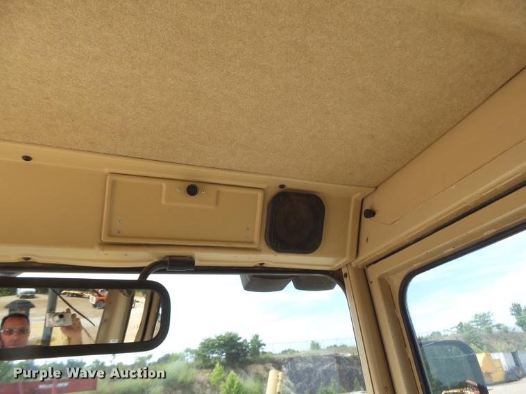 image for item DB1348 2002 Caterpillar 12H motor grader