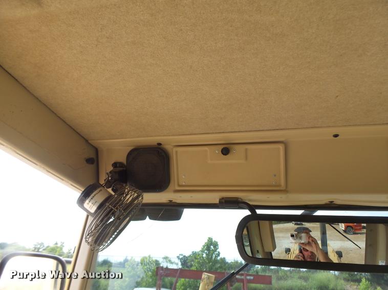 image for item DB1348 2002 Caterpillar 12H motor grader