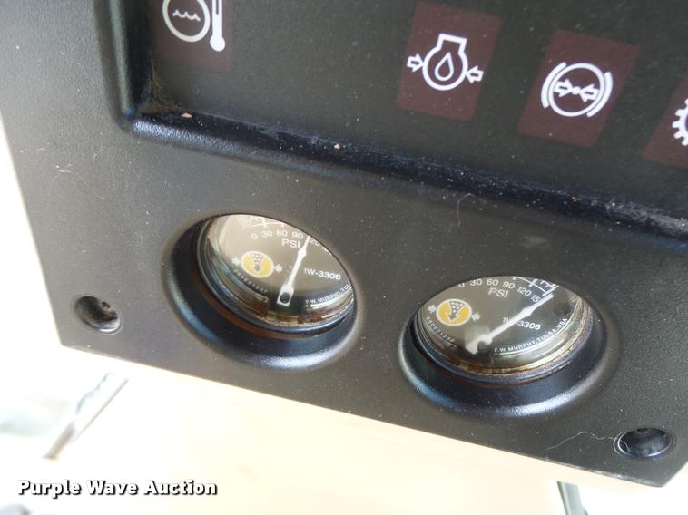 image for item DB1348 2002 Caterpillar 12H motor grader