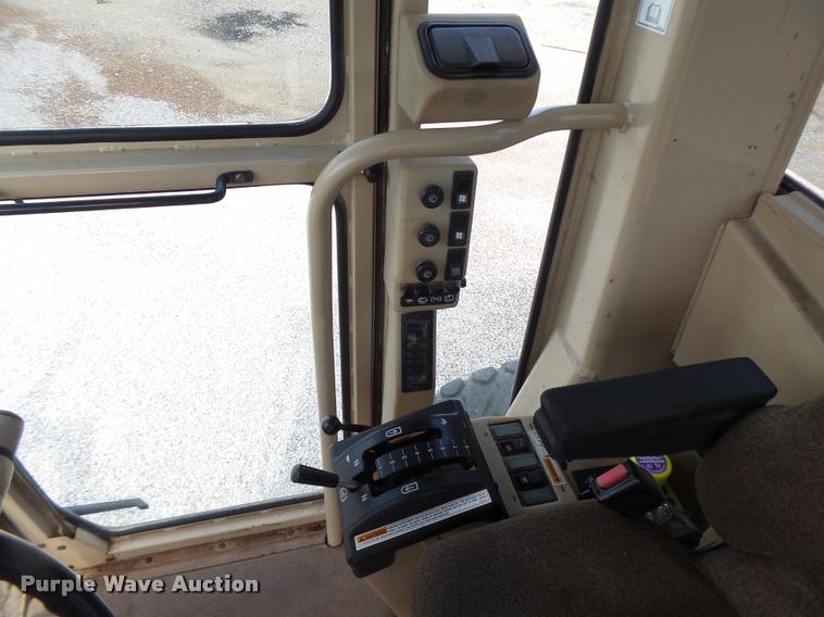 image for item DB1348 2002 Caterpillar 12H motor grader