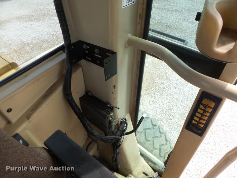 image for item DB1348 2002 Caterpillar 12H motor grader