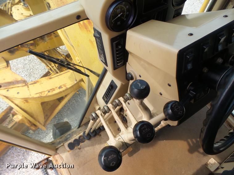 image for item DB1348 2002 Caterpillar 12H motor grader