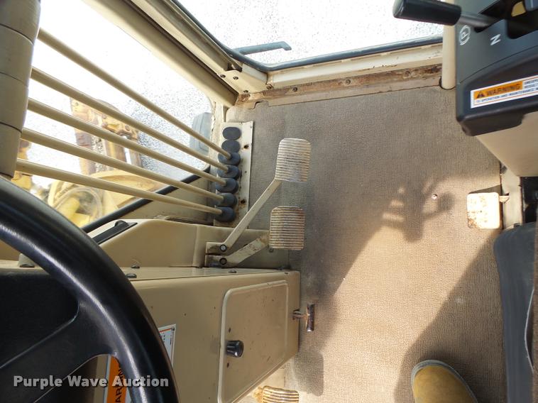 image for item DB1348 2002 Caterpillar 12H motor grader