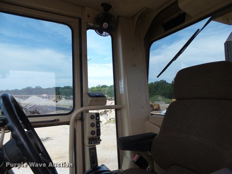 image for item DB1348 2002 Caterpillar 12H motor grader