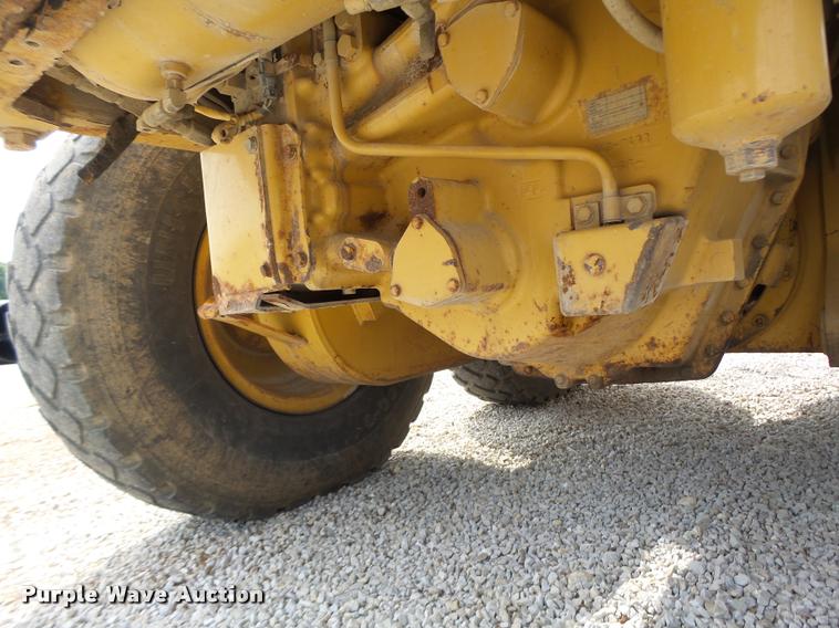 image for item DB1348 2002 Caterpillar 12H motor grader