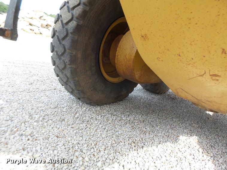 image for item DB1348 2002 Caterpillar 12H motor grader