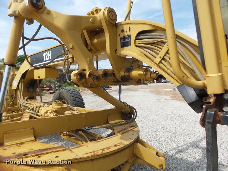 image for item DB1348 2002 Caterpillar 12H motor grader
