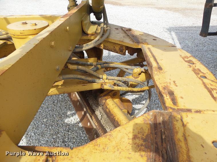 image for item DB1348 2002 Caterpillar 12H motor grader