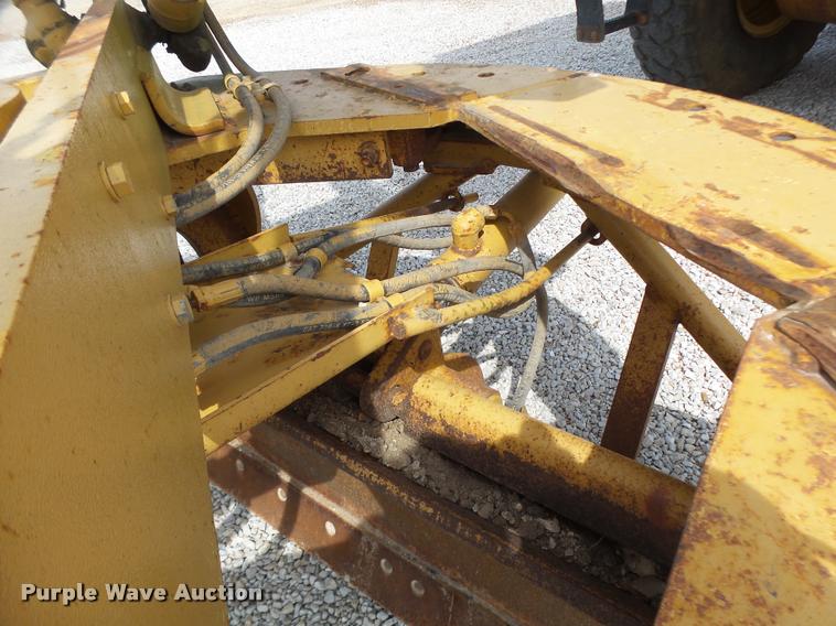 image for item DB1348 2002 Caterpillar 12H motor grader