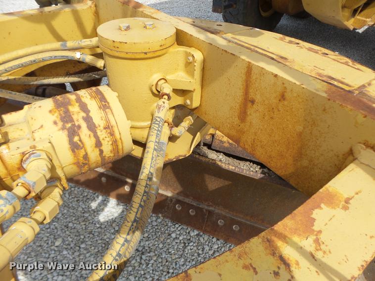 image for item DB1348 2002 Caterpillar 12H motor grader