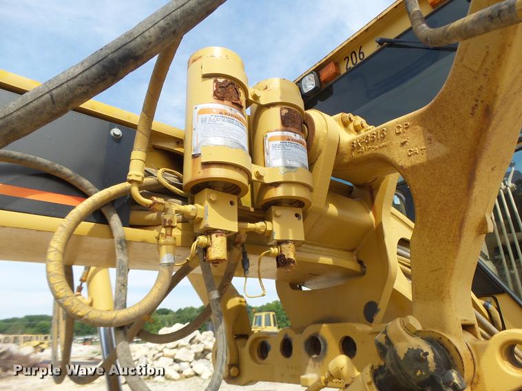 image for item DB1348 2002 Caterpillar 12H motor grader