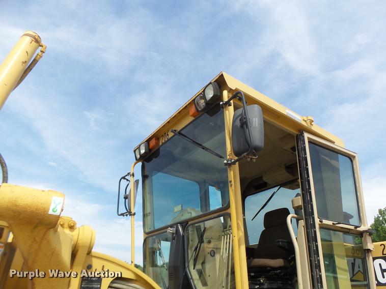 image for item DB1348 2002 Caterpillar 12H motor grader