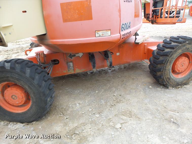 image for item DB5774 1998 JLG 600A boom lift