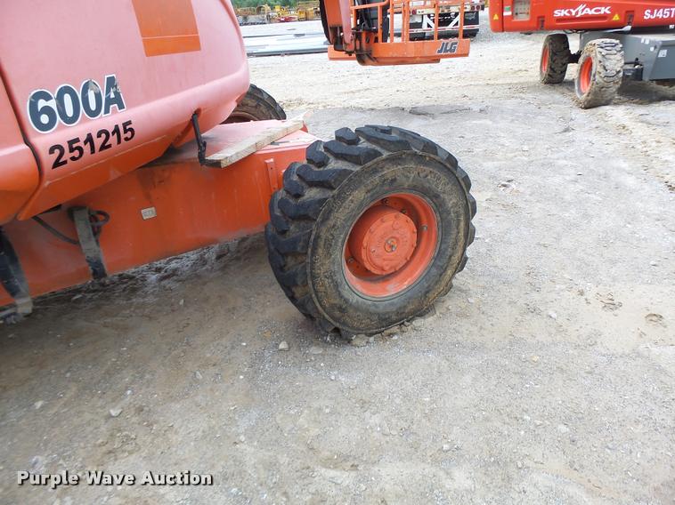 image for item DB5774 1998 JLG 600A boom lift