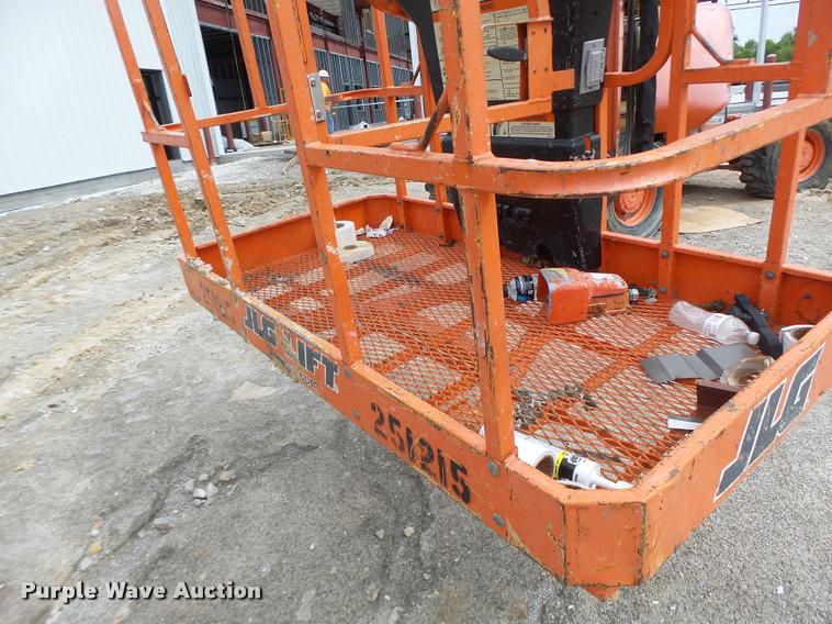 image for item DB5774 1998 JLG 600A boom lift