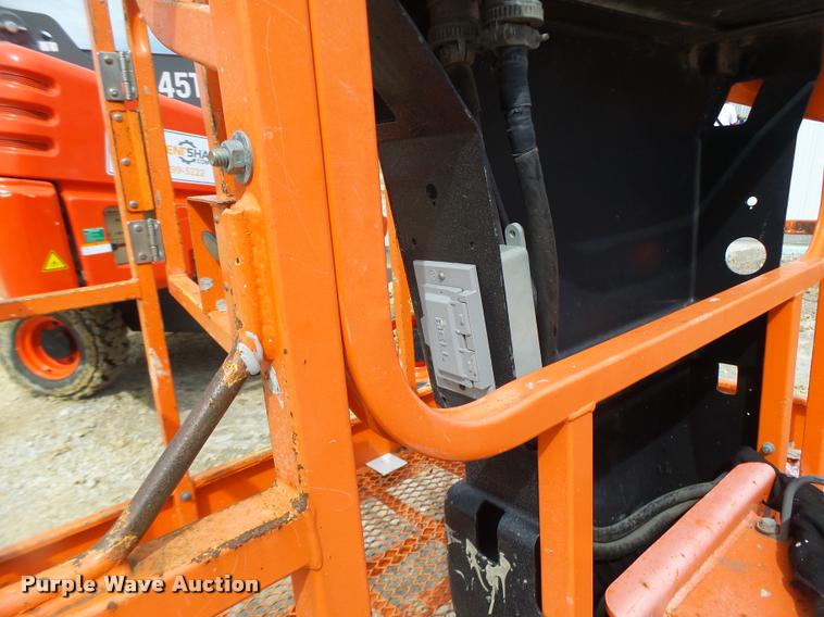 image for item DB5774 1998 JLG 600A boom lift