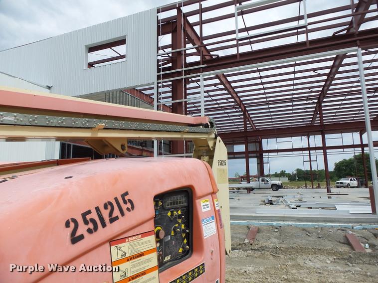 image for item DB5774 1998 JLG 600A boom lift