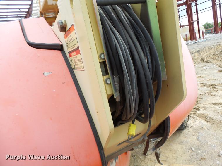 image for item DB5774 1998 JLG 600A boom lift