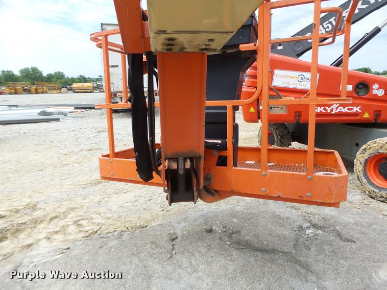 image for item DB5774 1998 JLG 600A boom lift