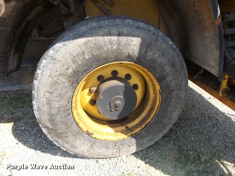 image for item DB7472 Etnyre Quad chip spreader