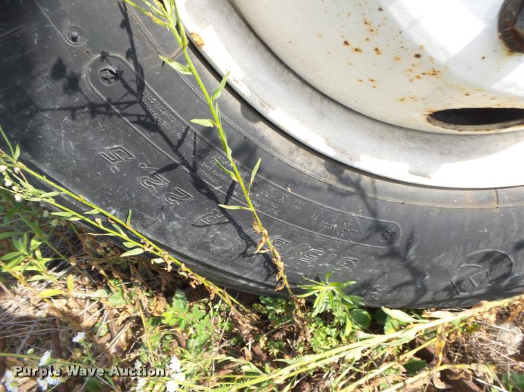 image for item DB7474 2002 International 7400 truck chassis