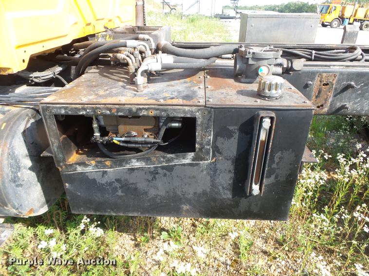 image for item DB7474 2002 International 7400 truck chassis