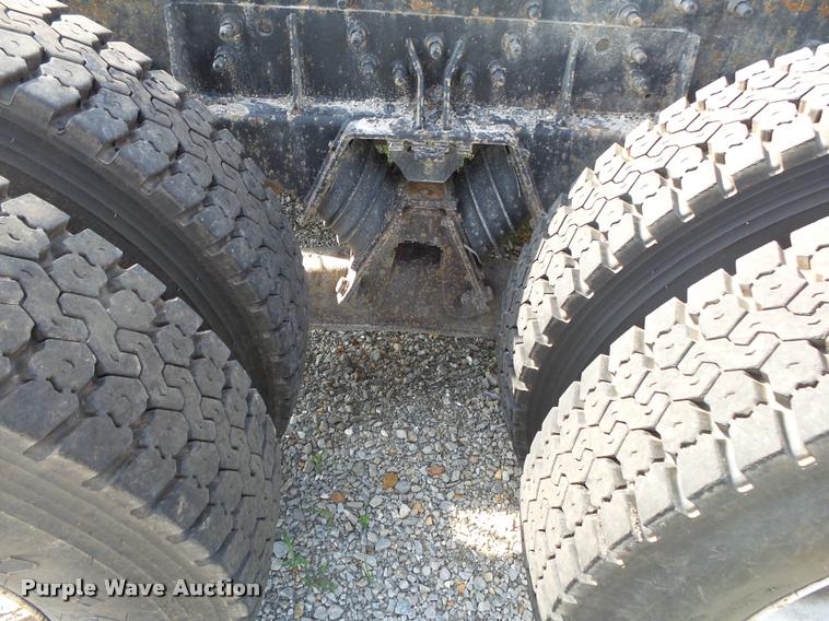 image for item DB7474 2002 International 7400 truck chassis