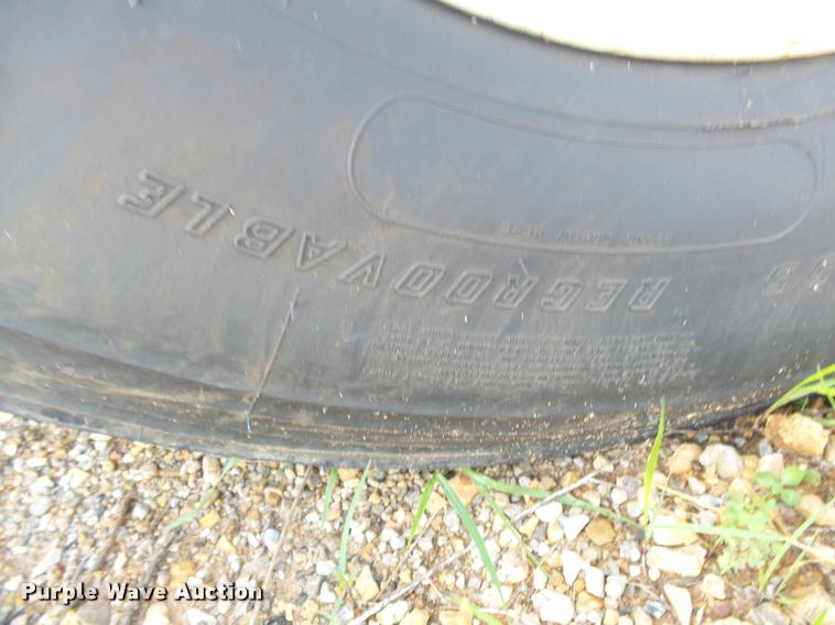 image for item DB7474 2002 International 7400 truck chassis