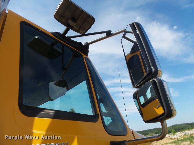 image for item DB7474 2002 International 7400 truck chassis