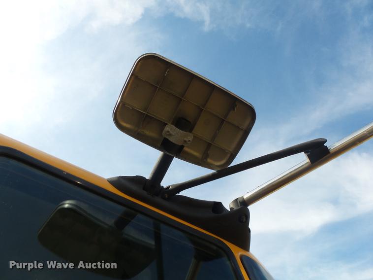 image for item DB7474 2002 International 7400 truck chassis