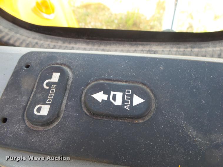 image for item DB7474 2002 International 7400 truck chassis