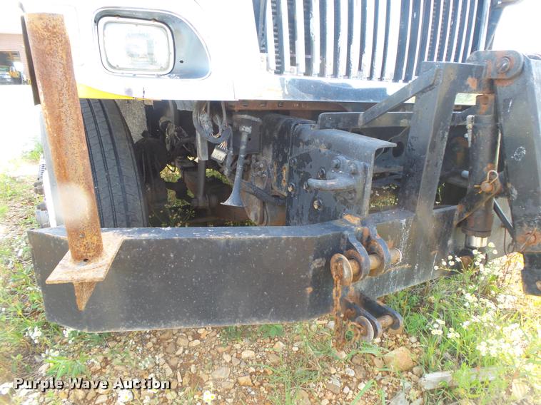 image for item DB7474 2002 International 7400 truck chassis