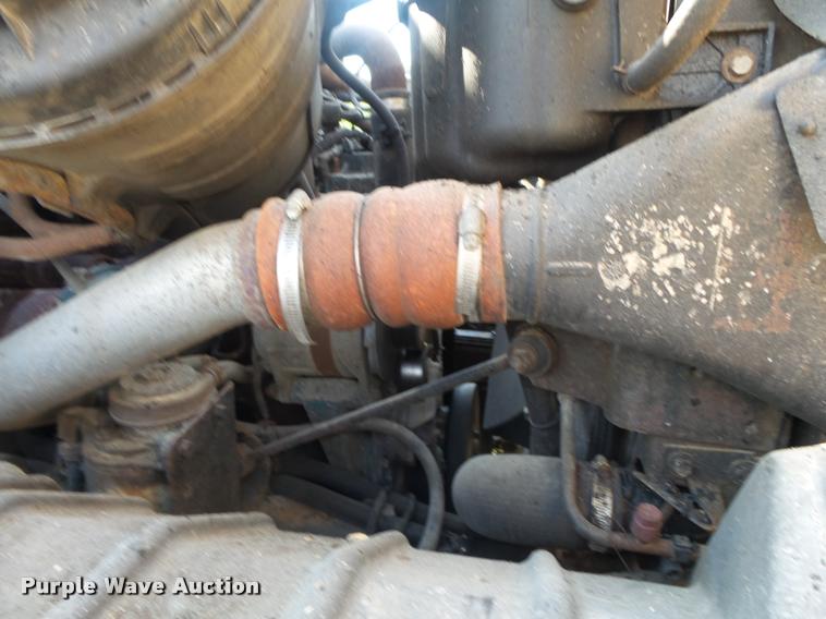 image for item DB7474 2002 International 7400 truck chassis