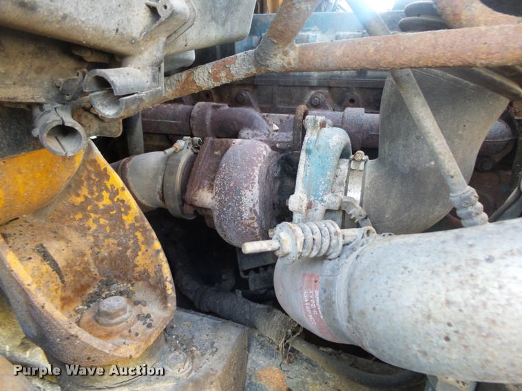 image for item DB7474 2002 International 7400 truck chassis