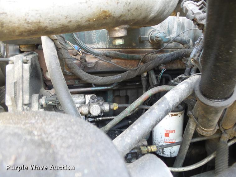 image for item DB7474 2002 International 7400 truck chassis