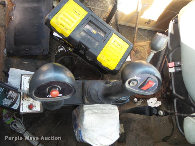 image for item DB7474 2002 International 7400 truck chassis