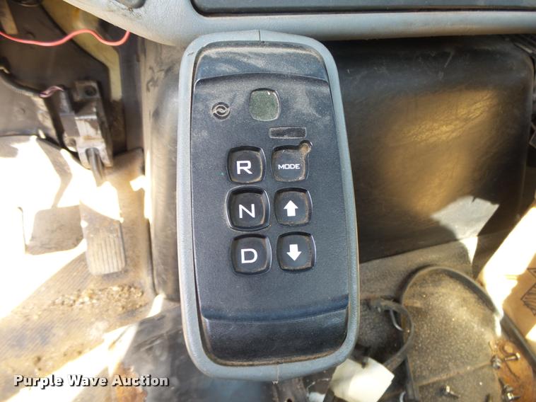 image for item DB7474 2002 International 7400 truck chassis