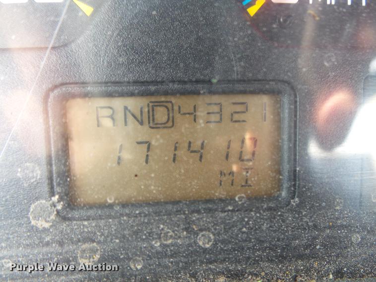 image for item DB7474 2002 International 7400 truck chassis