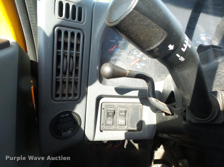 image for item DB7474 2002 International 7400 truck chassis